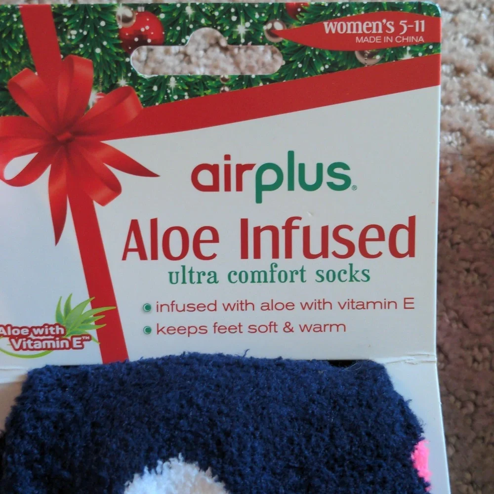 4 pack of Christmas Soft Crew Socks (Size 4-10) NWT